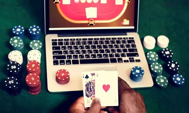 Chơi casino trực tuyến giúp bạn không tốn công đi đến sòng bài